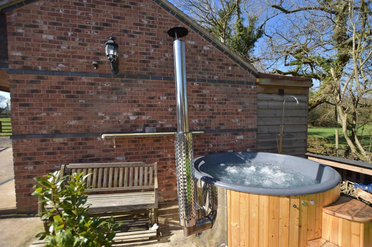 Oak Tree Stables Cottage Birmingham Exterior photo